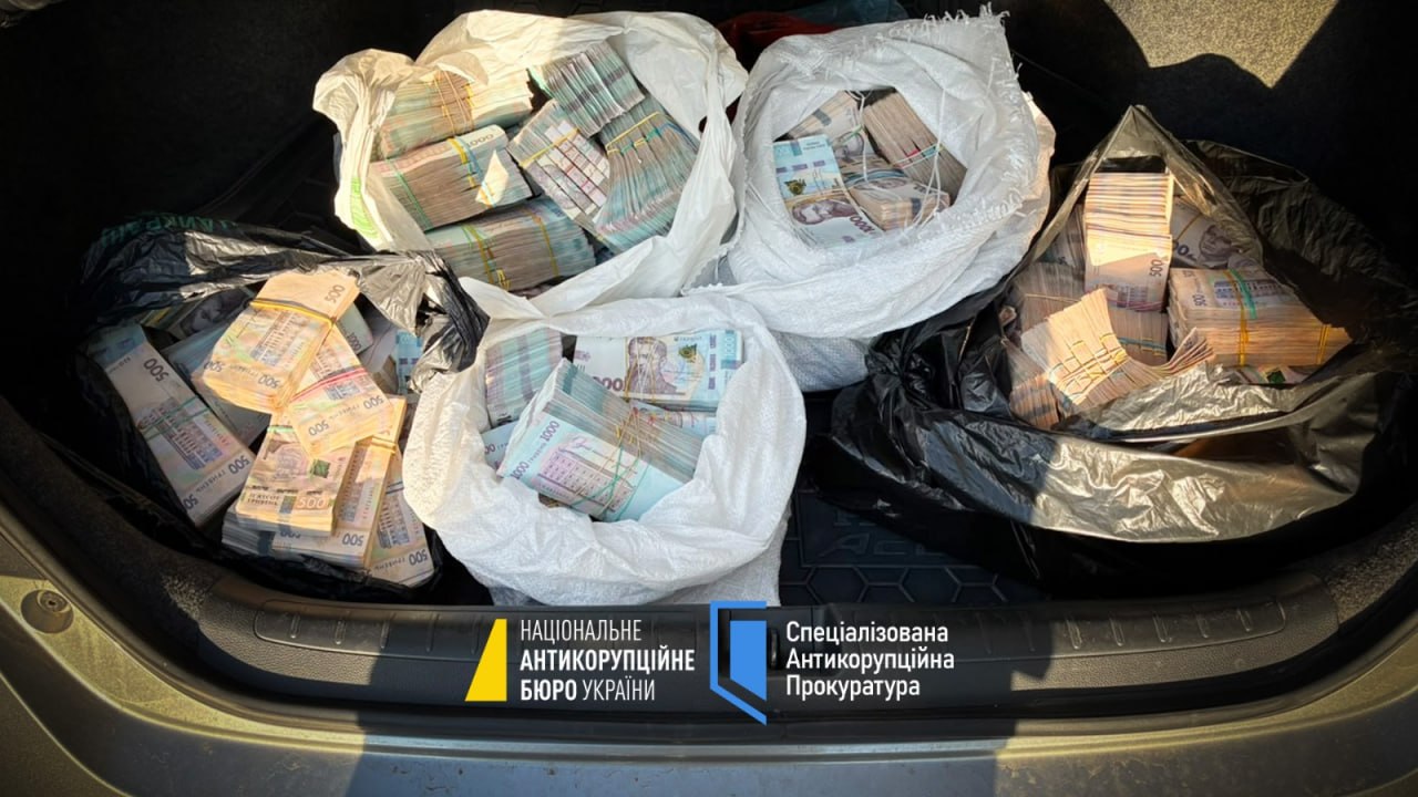 НАБУ: Фігурантів операції “Форест Гамп” викрили на рейдерському захопленні нерухомості